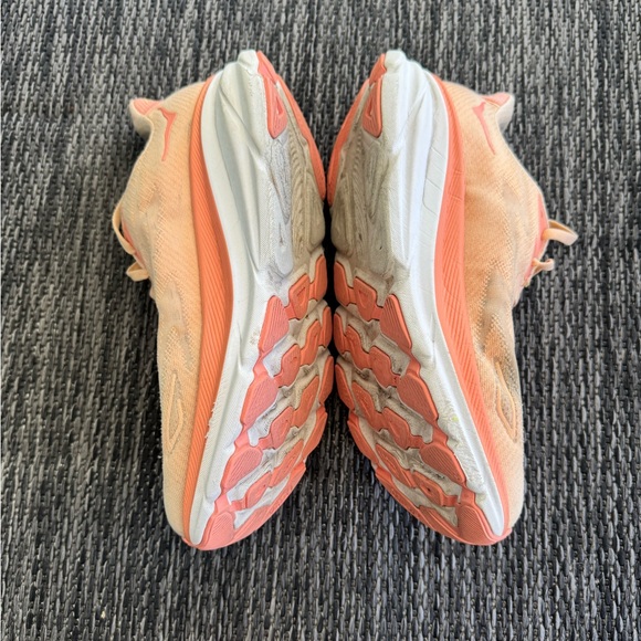 HOKA Sneakers Clifton 9 - Peach Orange Women’s Size 8.5 Used - Picture 3 of 8